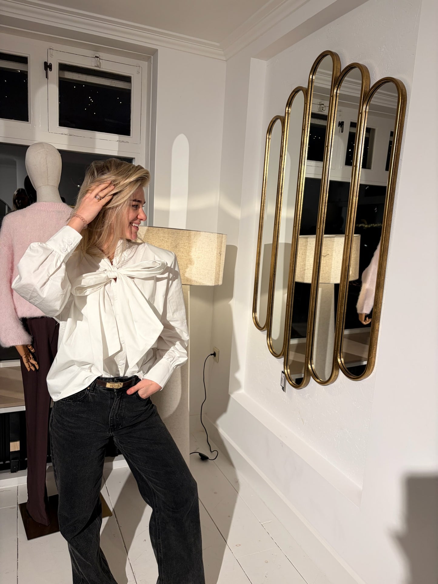 Witte strik blouse met schoudervulling