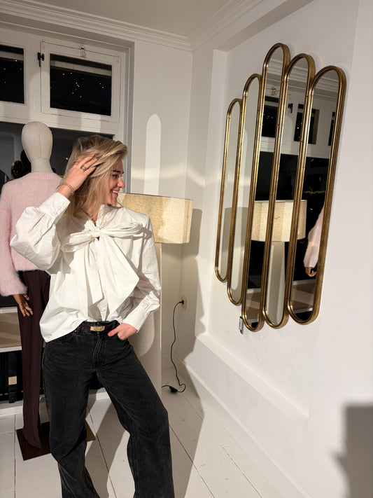 Witte strik blouse met schoudervulling