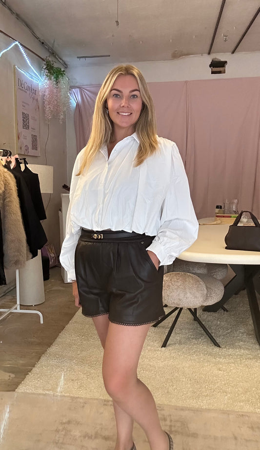 FAKE LEATHER SHORT | SCALLOP