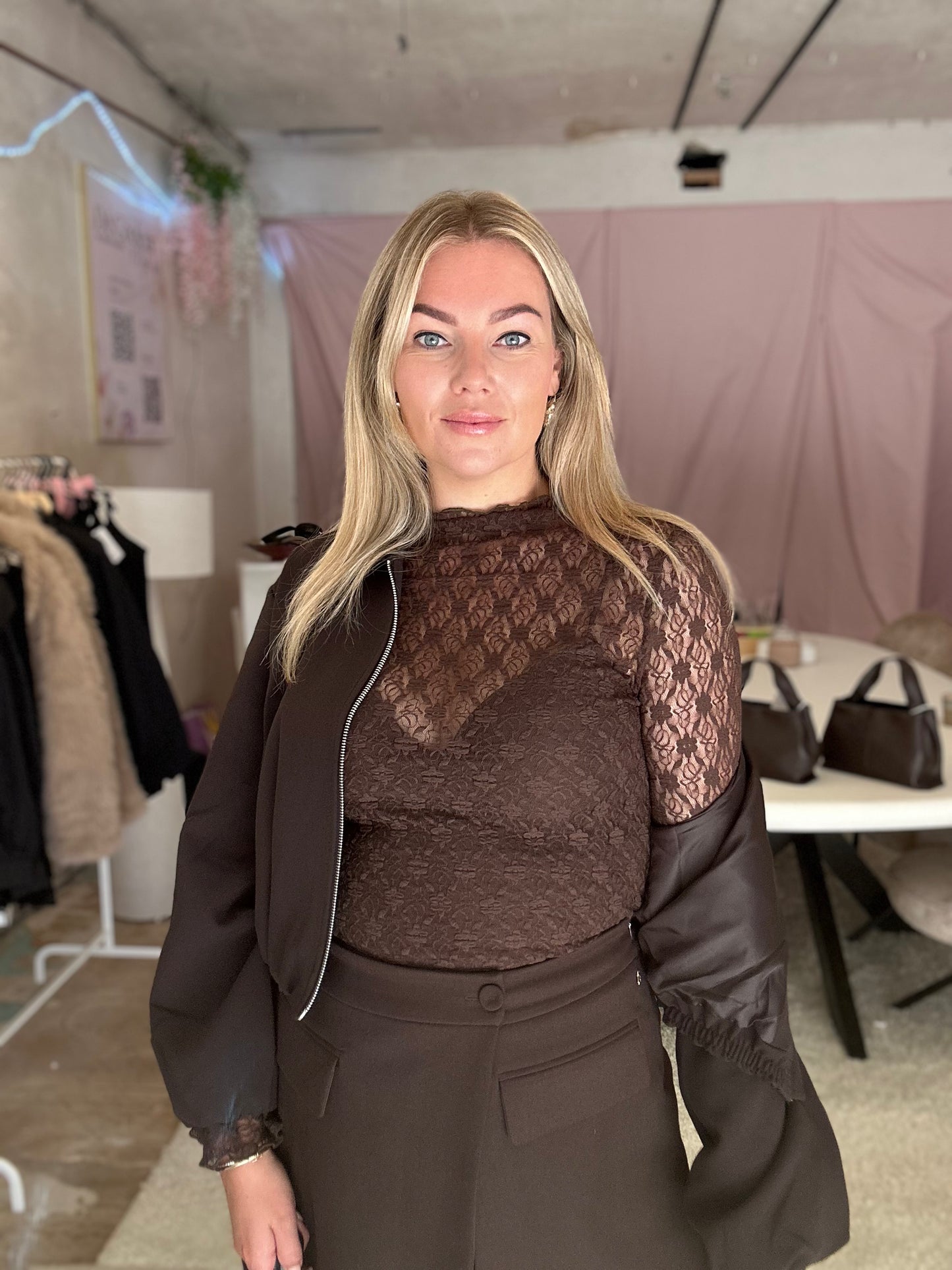LACE TOP | AMBIKA