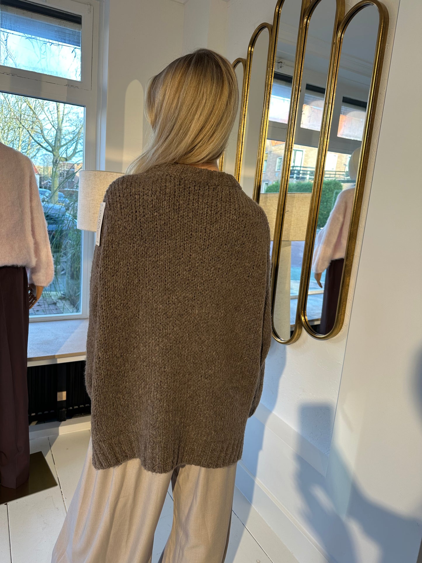 GEBREIDE BRUINE TRUI