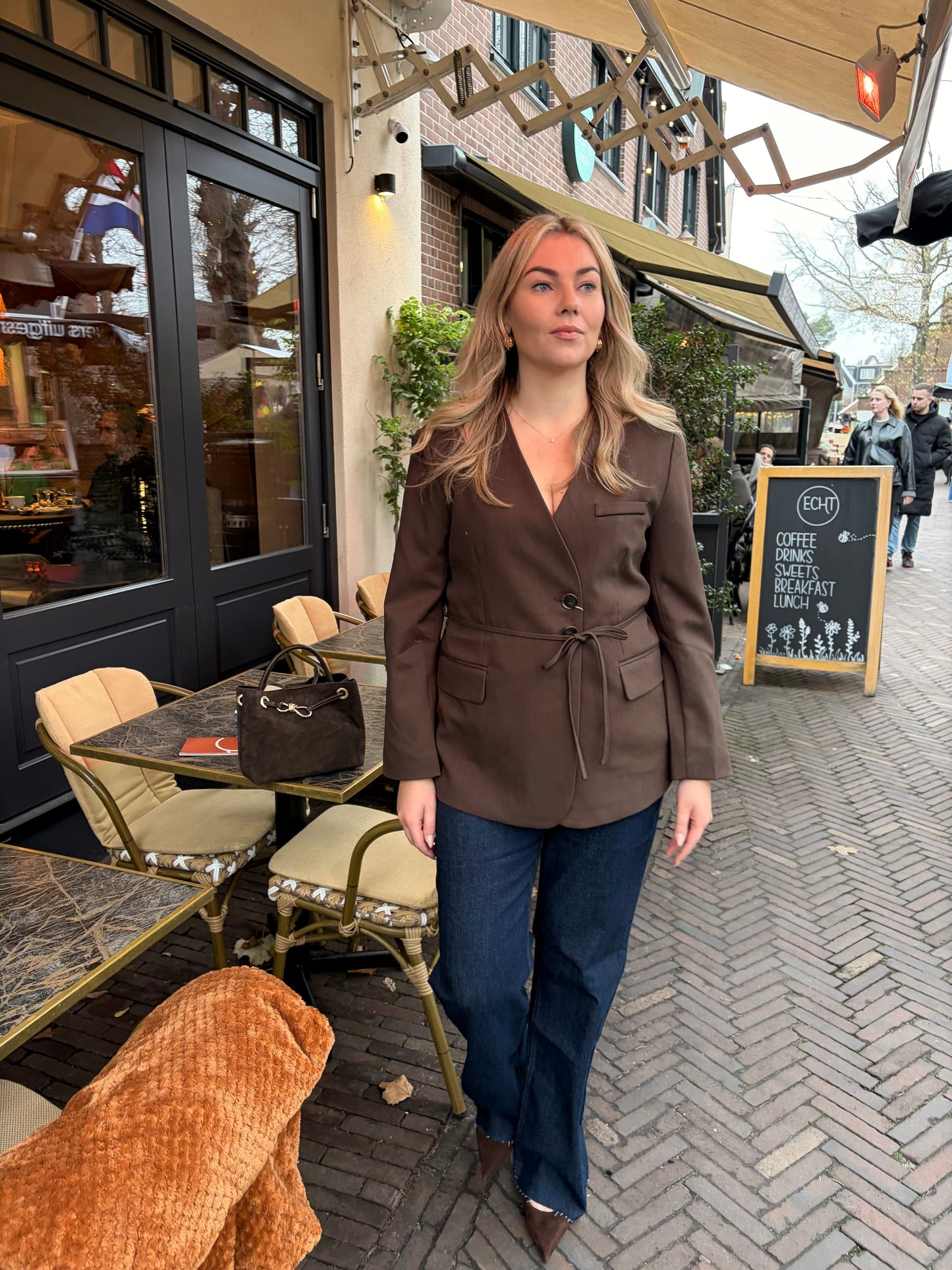 BRUINE BLAZER MET KOORT CEINTUUR