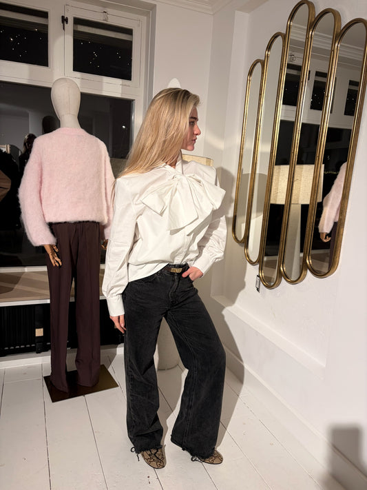 Witte strik blouse met schoudervulling