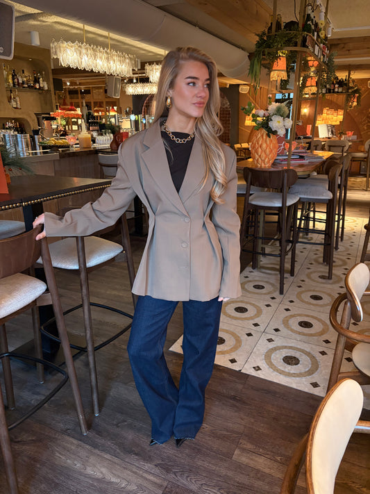 GETAILLEERDE BEIGE BLAZER