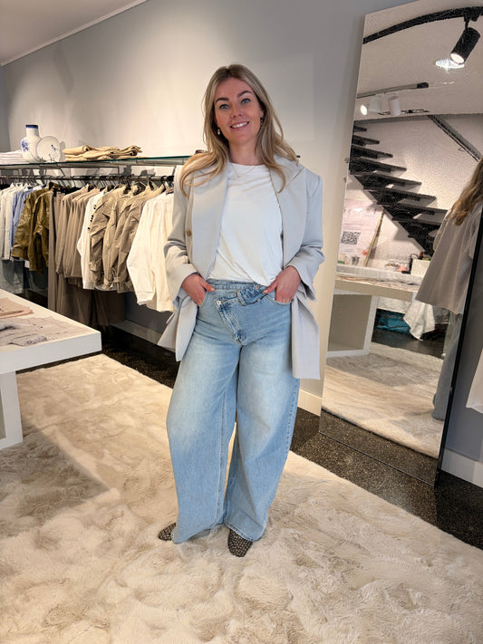 DENIM OVERLAP JEANS | LIGHT BLUE