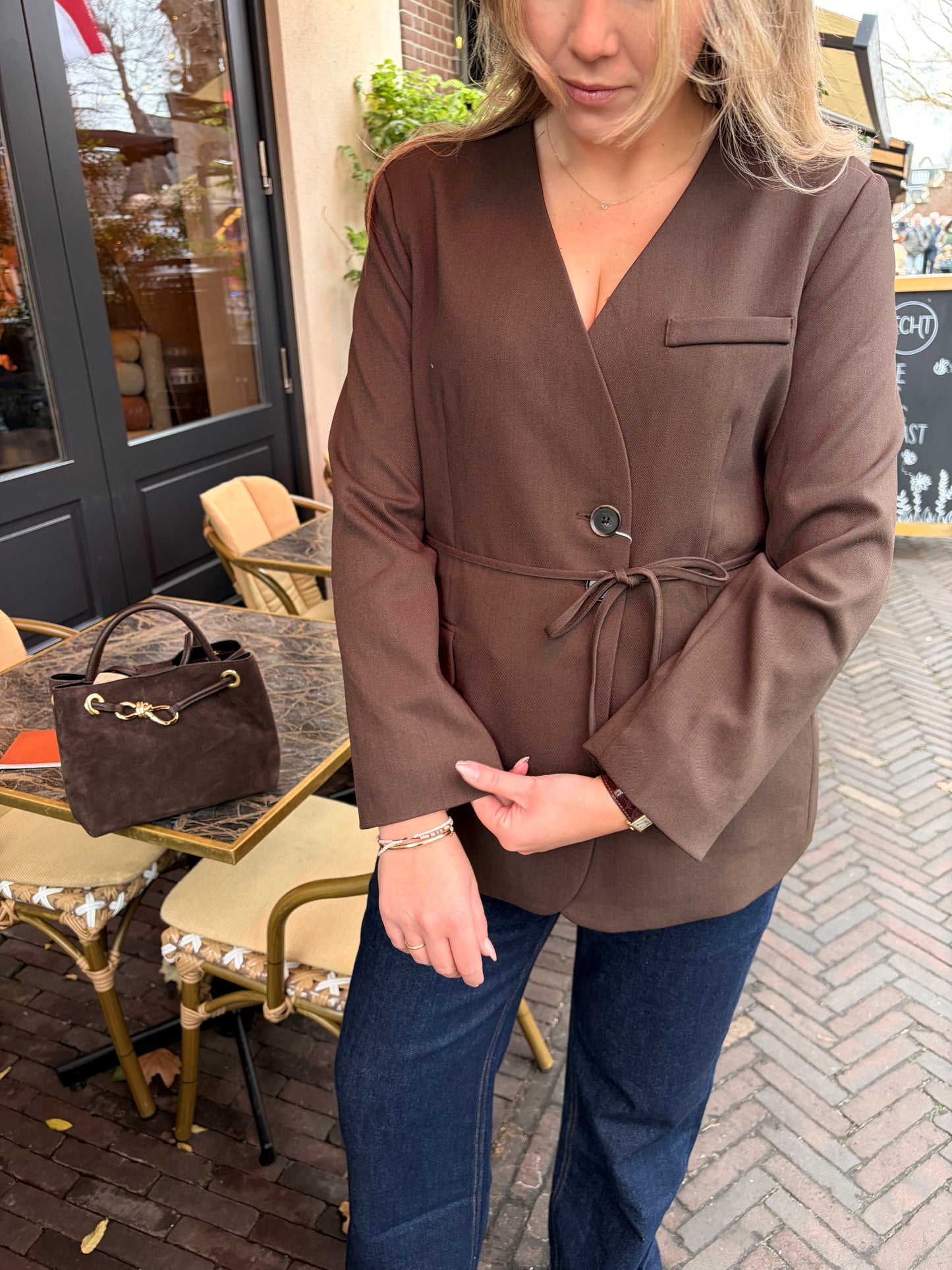 BRUINE BLAZER MET KOORT CEINTUUR